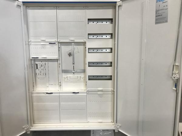 Hager Zählerschrank 1x eHZ Zählerfeld + 1x 3.HZ- TSG + 1x Verteilerfeld mit APZ-Raum ZB33S (inkl. Datenschnittstelle und RJ45-Buchse)